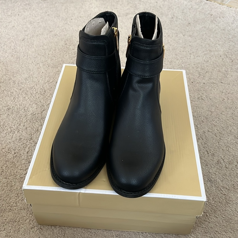 Michael Kors Women's Jilly Flat Boots - Picture 2 of 11